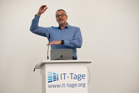 Dr. Markus Blaschka sprach auf den IT-Tagen 2025 über Führung mit inneren Triggern, Werten und Selbstreflexion.