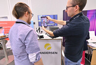 Das in Polen ansässige Unternehmen Andersen präsentiert das SkechBot am Stand auf den IT-TAGEN 2025.