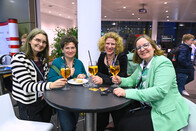 v. l. n. r.: Prof. Dr. Cornelia Heinisch, Professorin für Computer Science an der IU, Galina Plagge vom Bundesverbandes Green Software, Prof. Dr. Claudia Heß, Professorin für Digitale Transformation an der IU sowie Prof. Dr. Sibylle Kunz, Professorin für Medieninformatik an der IU auf den IT-Tagen 2025.