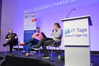 Liam Bergh, Sabine Wojciesczak und Eberhard Wolff auf dem Panel zum Thema "DiversIT(y) – Diversität in der IT" auf den IT-Tagen 2025.