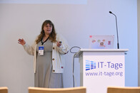 Nadine Petzka hielt einen Talk zum Thema "Ehrenamt für alle, die schon genug To-dos haben" auf den IT-Tagen 2025
